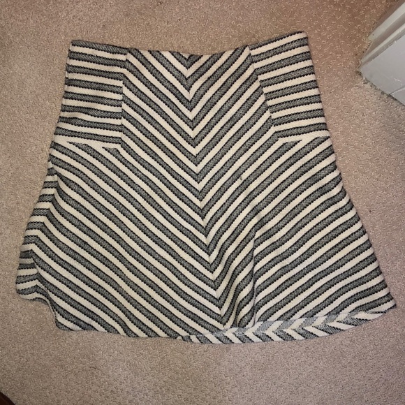 Loft Skirt - Picture 2 of 4